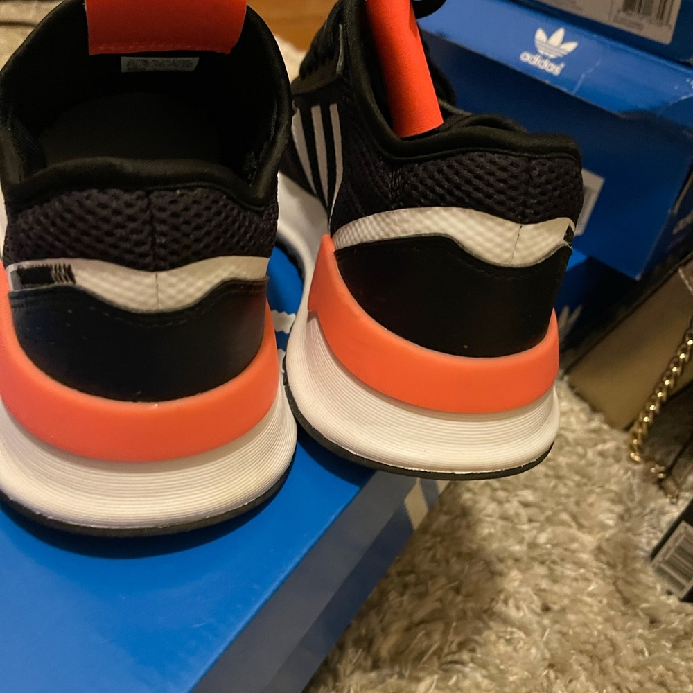 Adidas - Picture 3 of 6